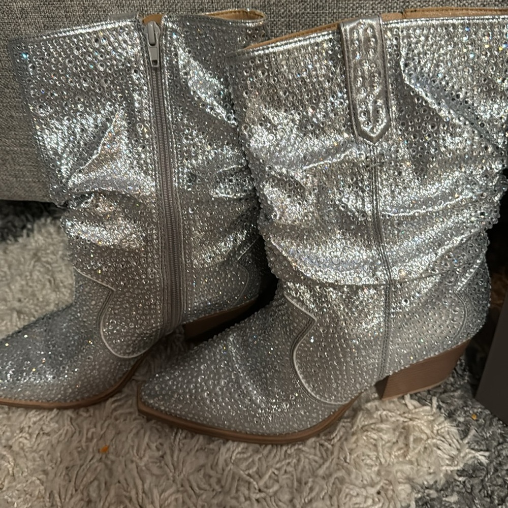 Sparkly silver boots size 8.5 super comfy wore one time to Taylor swift concert